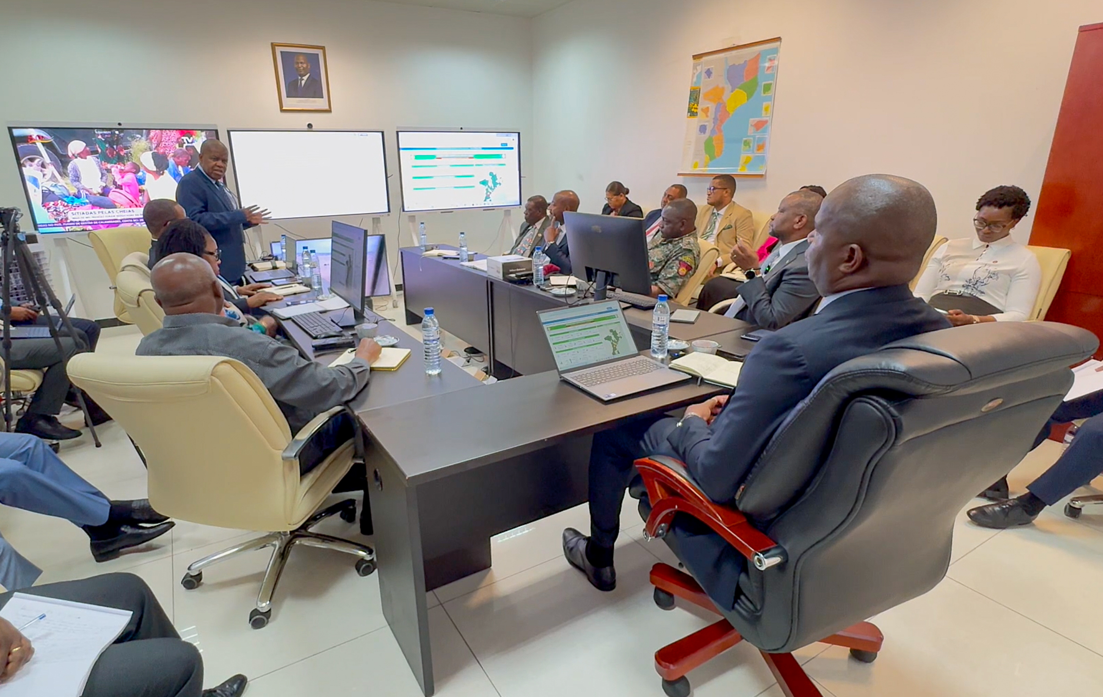 Presidente Chapo orienta montagem de Sala de Operações de Emergência na Presidência da República